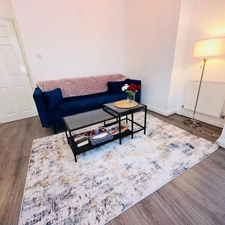 A Modern 2 Bedroom Seaside Apartment 哈斯丁 外观 照片
