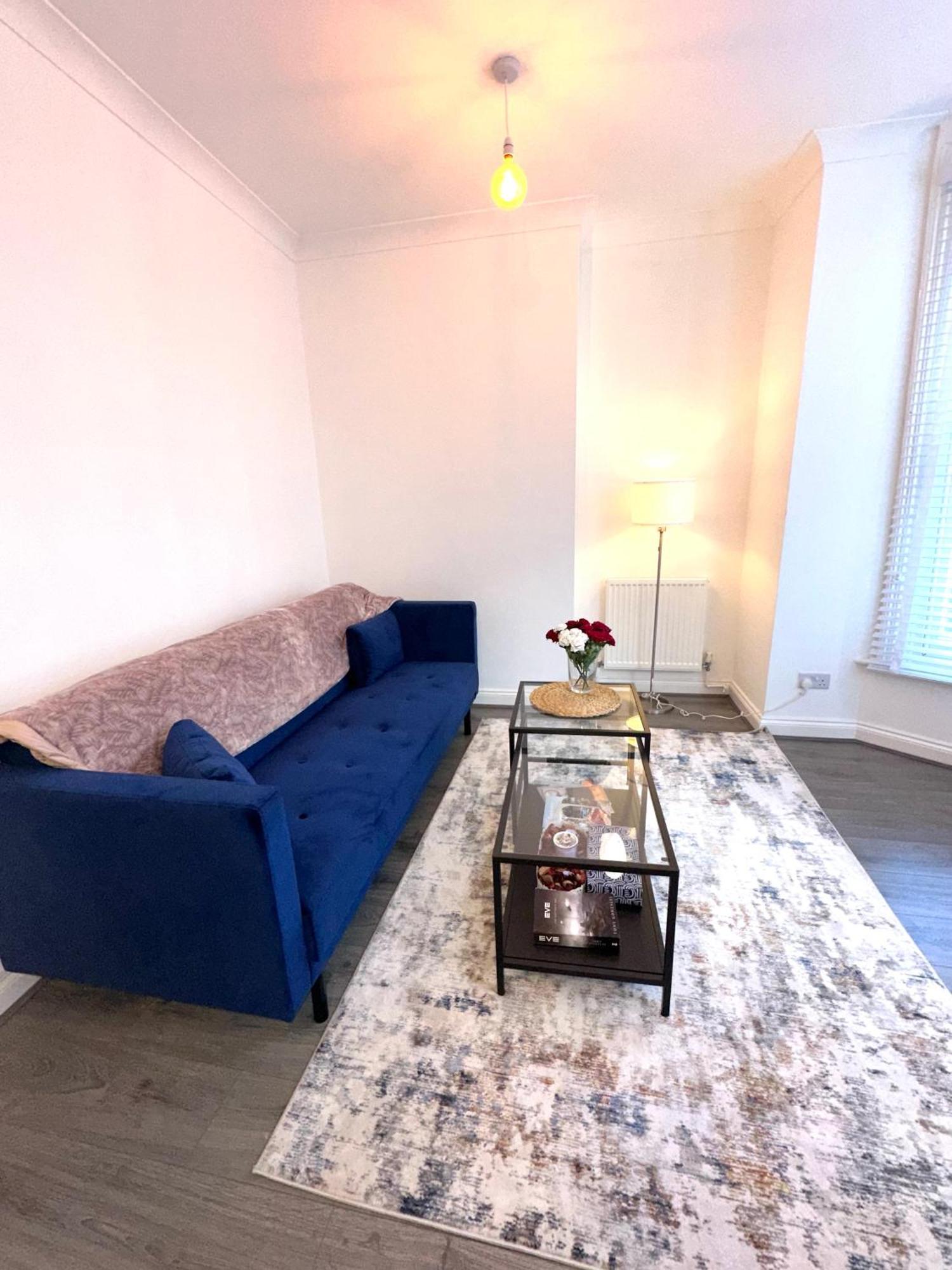 A Modern 2 Bedroom Seaside Apartment 哈斯丁 外观 照片